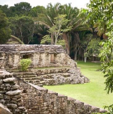 Mira a los Dioses a los Ojos a través de sus Mascarones solares: Tour a Kohunlich y Cenote Azul desde Bacalar